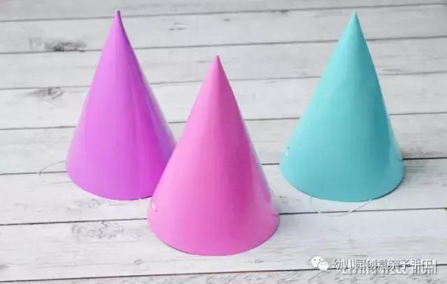 生日帽子怎么做手工，幼儿园手工制作（怎么用卡纸做简单又漂亮的生日帽）