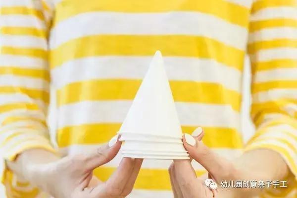 生日帽子怎么做手工，幼儿园手工制作（怎么用卡纸做简单又漂亮的生日帽）