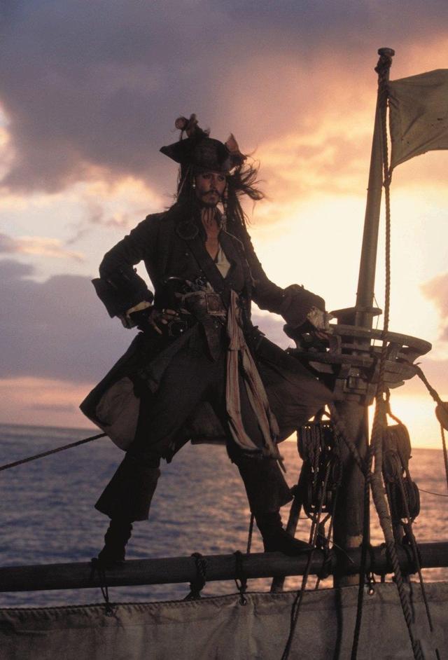 加勒比海盗一共有几部，加勒比海盗最经典的是哪一部（加勒比海盗系列前传和年代尺大集合）