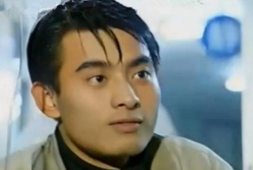 胡歌唱的京剧智取威虎山，做过歌手被评上海四大小生