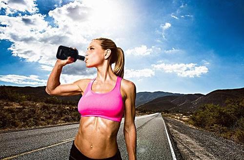 再不疯狂我们就老了，再不疯狂我们就变老了（再不疯狂我们就老了）