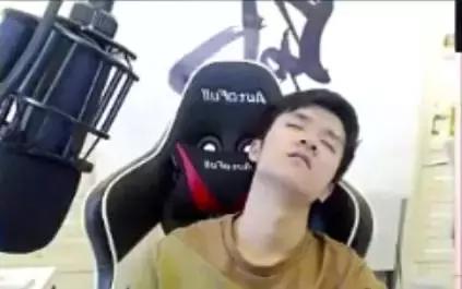 若风直播大摆锤，斗鱼YYDS主播之夜倒计时