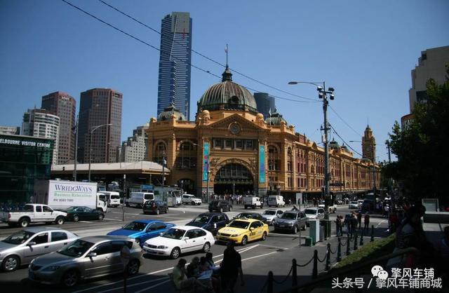 有掉头标志的路口红灯可以调头吗，开车左转时遇到红灯