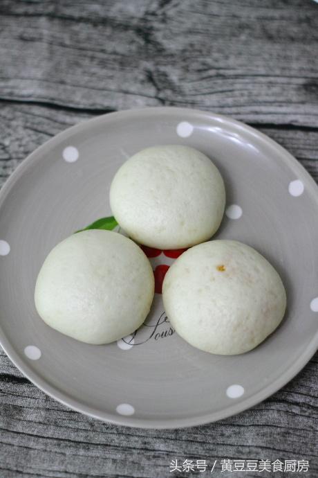 鸡蛋流沙馅怎么做，满嘴都是黄灿灿的流沙馅