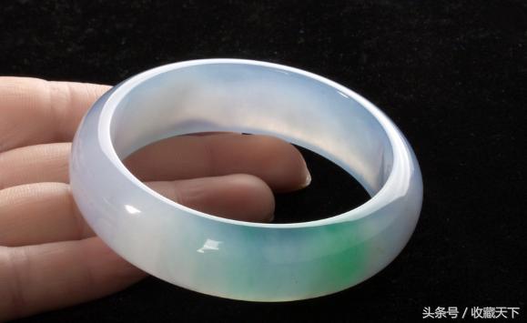 什么是冰种翡翠，翡翠冰糯种