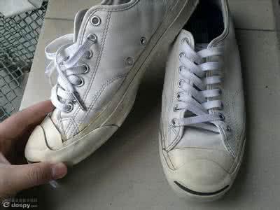 鞋子发黄了怎么办小妙招，鞋子发黄了怎么处理