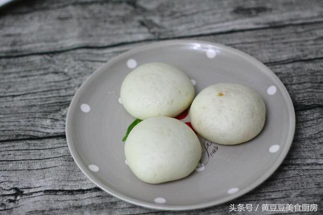 鸡蛋流沙馅怎么做，满嘴都是黄灿灿的流沙馅