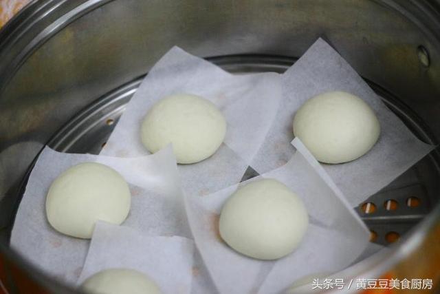 鸡蛋流沙馅怎么做，满嘴都是黄灿灿的流沙馅