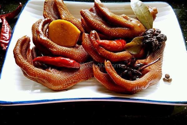 麻辣卤鸡爪好吃到连卤汁都不放过，我们一起来学做一下吧