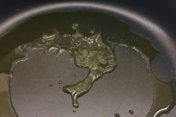 麻辣卤鸡爪好吃到连卤汁都不放过，我们一起来学做一下吧