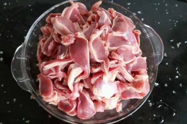 麻辣卤鸡爪好吃到连卤汁都不放过，我们一起来学做一下吧