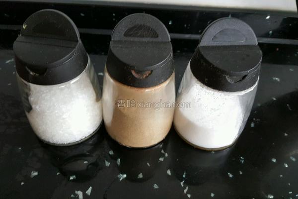 麻辣卤鸡爪好吃到连卤汁都不放过，我们一起来学做一下吧