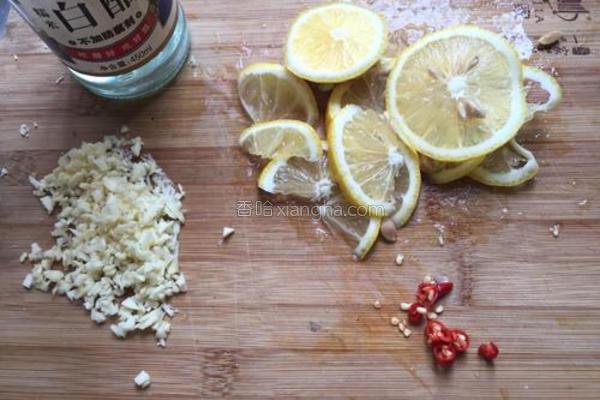 麻辣卤鸡爪好吃到连卤汁都不放过，我们一起来学做一下吧