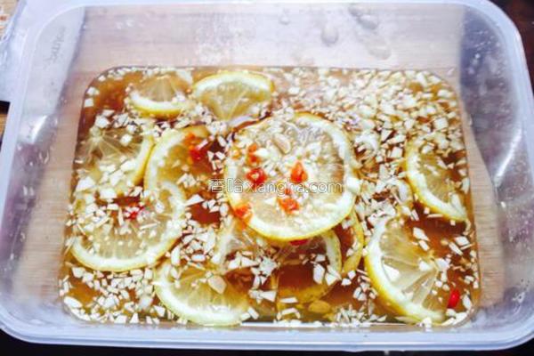 麻辣卤鸡爪好吃到连卤汁都不放过，我们一起来学做一下吧