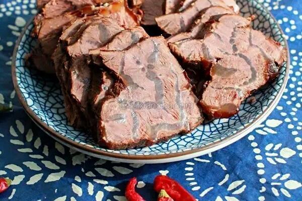 麻辣卤鸡爪好吃到连卤汁都不放过，我们一起来学做一下吧