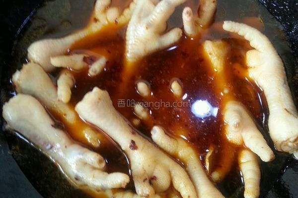 麻辣卤鸡爪好吃到连卤汁都不放过，我们一起来学做一下吧