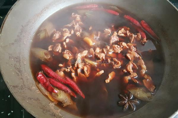 麻辣卤鸡爪好吃到连卤汁都不放过，我们一起来学做一下吧