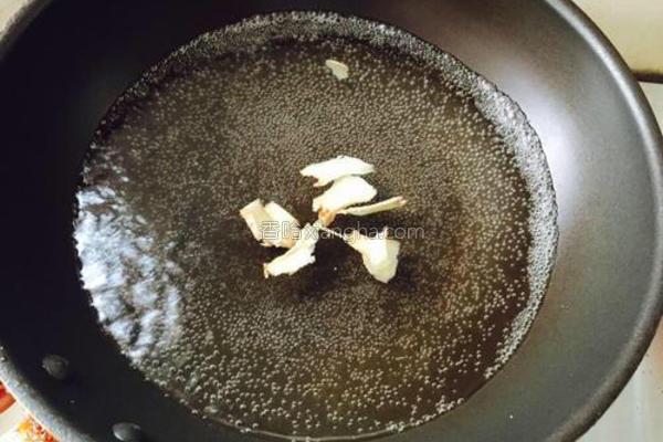 麻辣卤鸡爪好吃到连卤汁都不放过，我们一起来学做一下吧