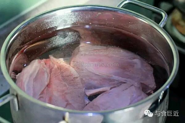 麻辣卤鸡爪好吃到连卤汁都不放过，我们一起来学做一下吧