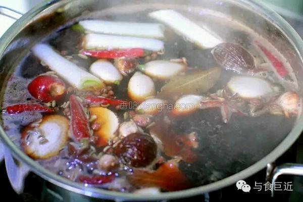 麻辣卤鸡爪好吃到连卤汁都不放过，我们一起来学做一下吧