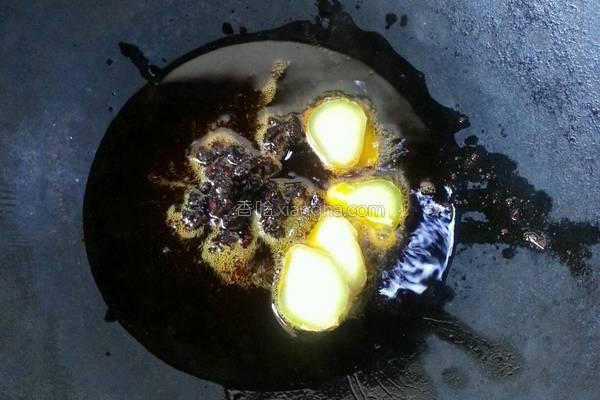 麻辣卤鸡爪好吃到连卤汁都不放过，我们一起来学做一下吧