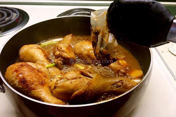 麻辣卤鸡爪好吃到连卤汁都不放过，我们一起来学做一下吧