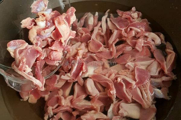 麻辣卤鸡爪好吃到连卤汁都不放过，我们一起来学做一下吧