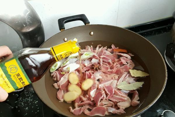 麻辣卤鸡爪好吃到连卤汁都不放过，我们一起来学做一下吧