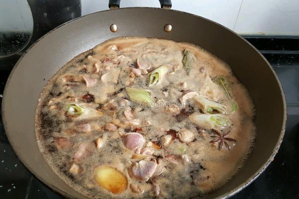 麻辣卤鸡爪好吃到连卤汁都不放过，我们一起来学做一下吧