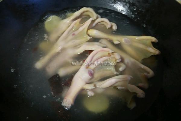 麻辣卤鸡爪好吃到连卤汁都不放过，我们一起来学做一下吧