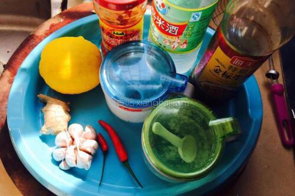 麻辣卤鸡爪好吃到连卤汁都不放过，我们一起来学做一下吧