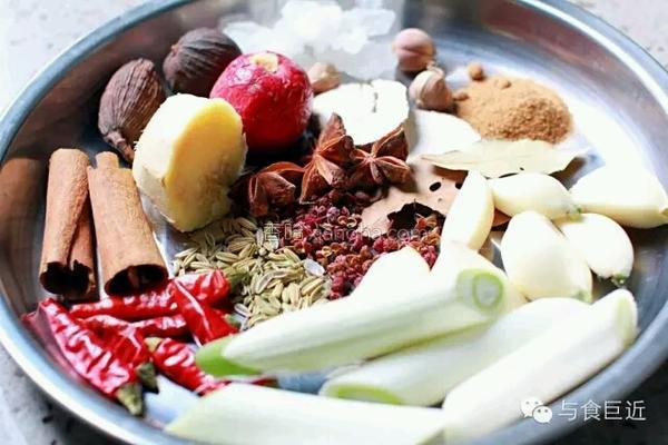 麻辣卤鸡爪好吃到连卤汁都不放过，我们一起来学做一下吧