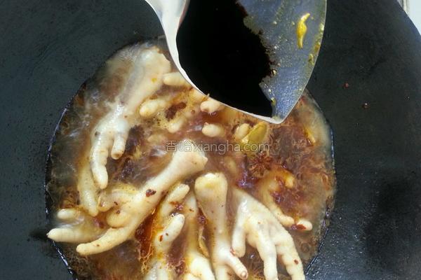 麻辣卤鸡爪好吃到连卤汁都不放过，我们一起来学做一下吧