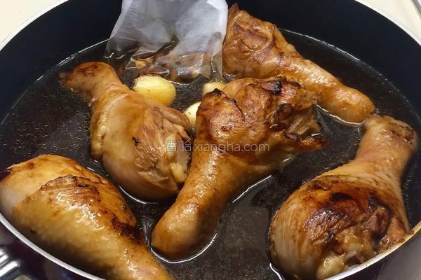 麻辣卤鸡爪好吃到连卤汁都不放过，我们一起来学做一下吧