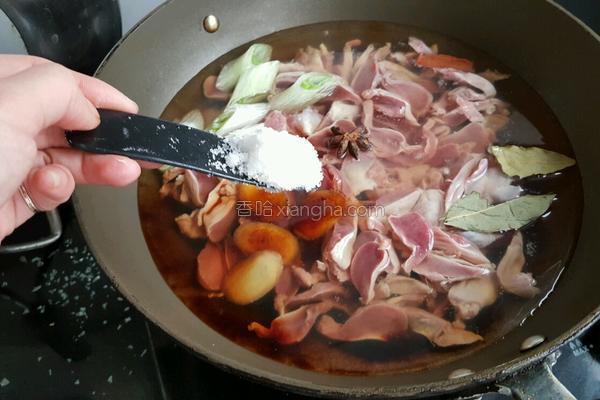 麻辣卤鸡爪好吃到连卤汁都不放过，我们一起来学做一下吧