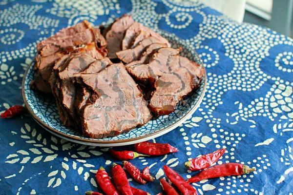 麻辣卤鸡爪好吃到连卤汁都不放过，我们一起来学做一下吧