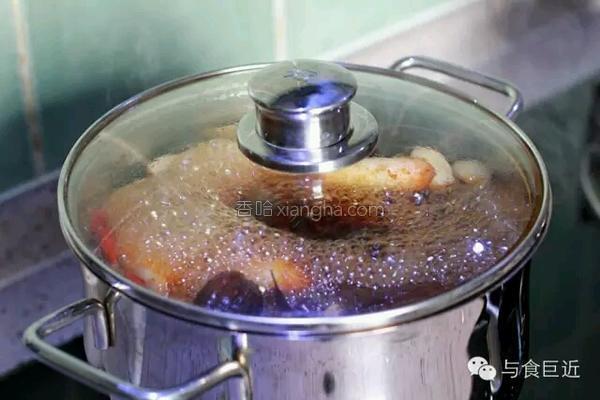 麻辣卤鸡爪好吃到连卤汁都不放过，我们一起来学做一下吧