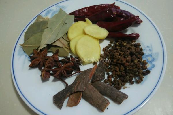 麻辣卤鸡爪好吃到连卤汁都不放过，我们一起来学做一下吧