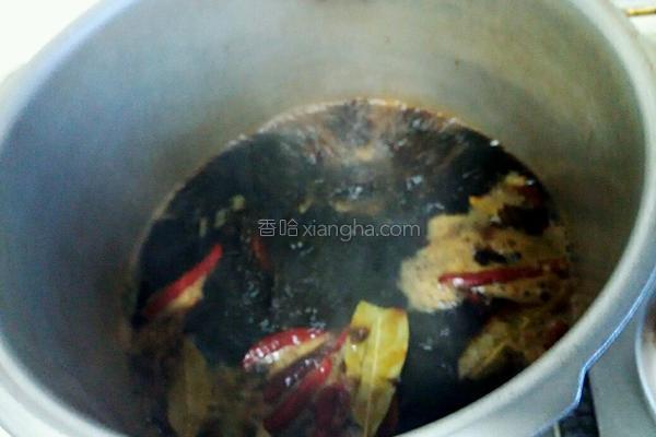 麻辣卤鸡爪好吃到连卤汁都不放过，我们一起来学做一下吧