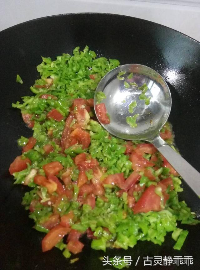 炒辣椒西红柿做法，西红柿炒辣椒怎么做都好吃