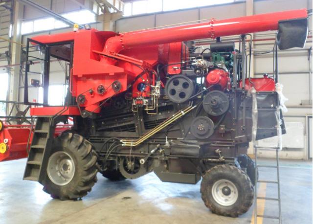 玉米联合收获机，听说这款联合收获机可以兼收玉米（玉米收获机和联合收获机的区别）