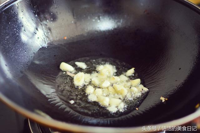 炒面筋的家常做法，素炒香辣面筋的做法（炒面筋时一定要加入这味料）