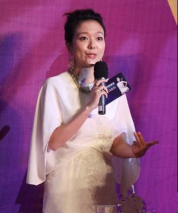 杨乐乐近照，38岁杨乐乐参加活动放飞自我