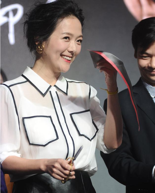 杨乐乐近照，38岁杨乐乐参加活动放飞自我