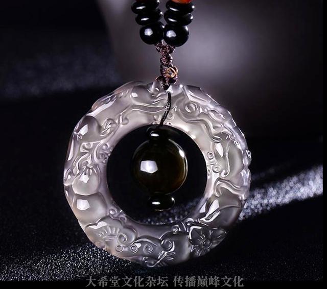 蕴含能量的黑曜石，拥有这块黑曜石将远离尘世忧伤