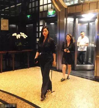 蒋欣终于骨架丰腴身材娱乐圈少见，猛女蒋欣是如何在娱乐圈“混”到37岁