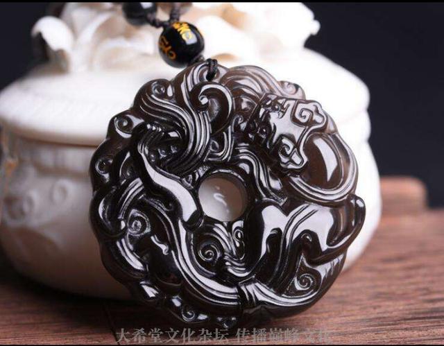 蕴含能量的黑曜石，拥有这块黑曜石将远离尘世忧伤