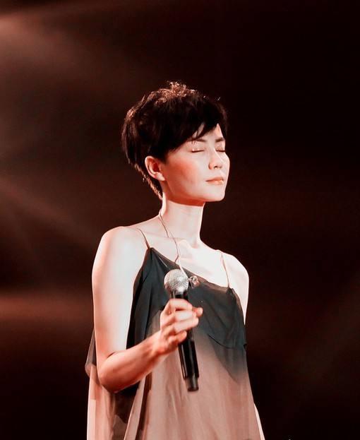 王菲曾经最火的十首粤语歌，天后王菲的这些金曲你都听过吗