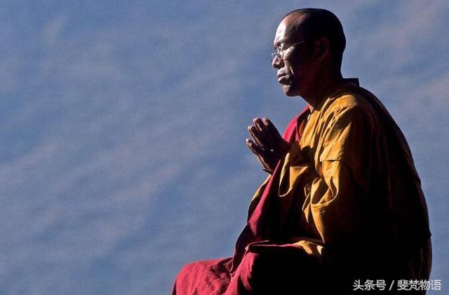 佛家双手合十的寓意，佛家弟子见面时双手合十