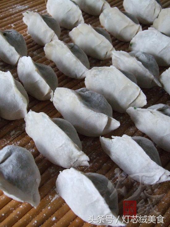 水煎饺子怎么做好吃，看看我家的滚蛋饺子是啥馅料的